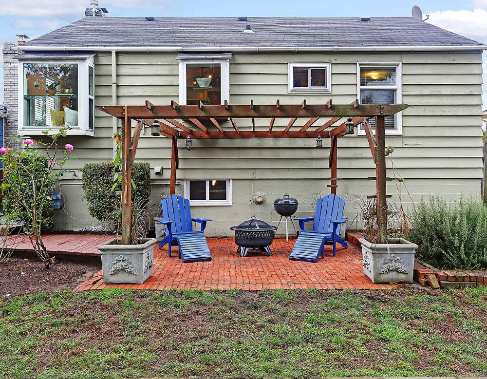 Backyard patio with pergola